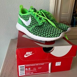 Nike Green Sneakers Roshe One Flyknit - Size 8.5